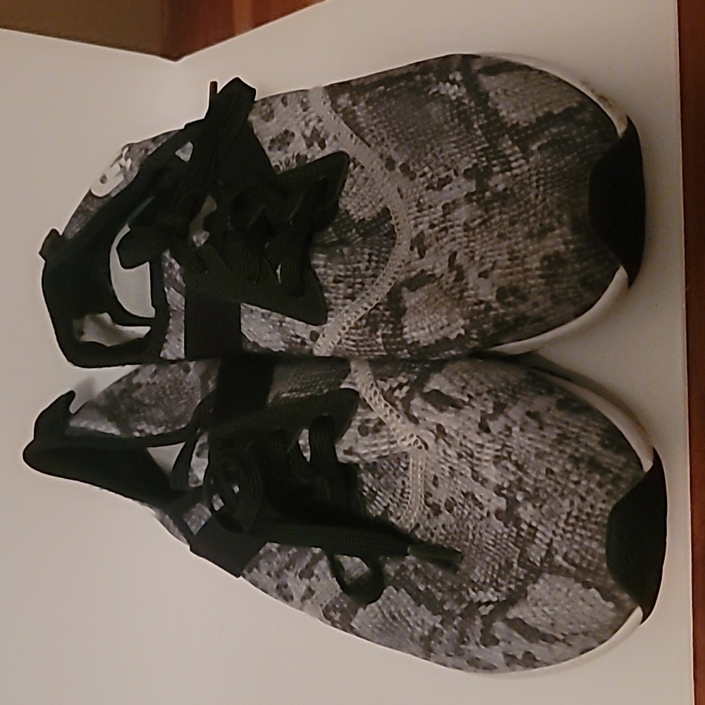 New Balance Black and Gray Snakeskin Print Sneakers